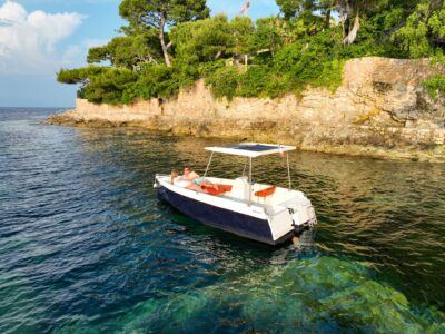 License-Free Electric Solar Boat Rental for 7 Guests in Beaulieu-sur-Mer, France