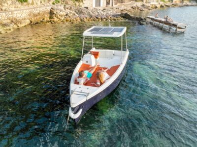 License-Free Electric Solar Boat Rental for 7 Guests in Beaulieu-sur-Mer, France