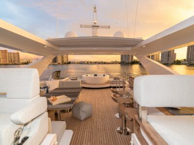 Azimut Grande 88’ Nassau Experience with Jacuzzi | Private Island-Style Yacht Escape