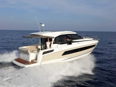 Jeanneau NC33 – Relaxed Luxury Cruising in Latchi