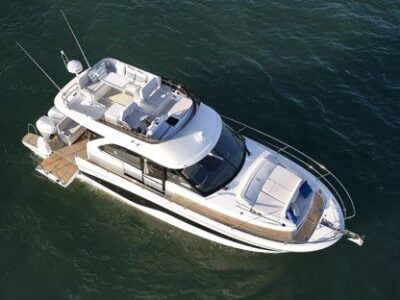 Luxury 50’ Beneteau Yacht Experience in Miami + Open Bar & Jet Ski Included