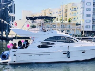 Italian Flybridge Elegance – 45ft Azimut D Charter in Miami