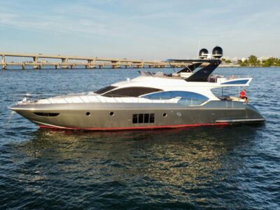 Brand-New 2025 Azimut Flybridge Yacht Charter in Miami