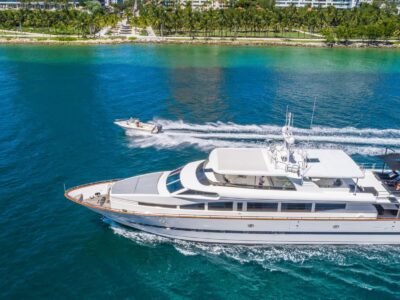 110' Horizon Superyacht Charter in Miami | Jet Skis, Trampoline & Luxury Crew Included
