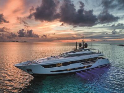 125' Custom Line Superyacht Charter in Miami | Hot Tub, Seabobs & Luxury Crew Included