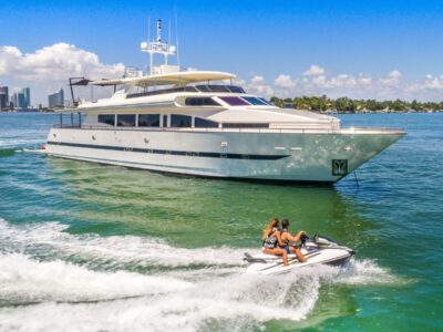 110' Horizon Superyacht Charter in Miami | Jet Skis, Trampoline & Luxury Crew Included