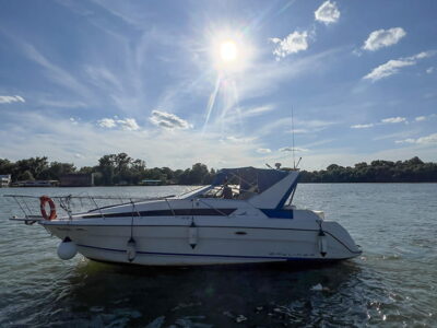Private River Cruise on the Bayliner Avanti in Belgrade