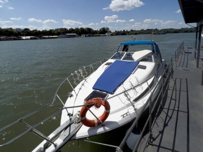 Private River Cruise on the Bayliner Avanti in Belgrade