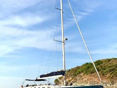 Sail Hong Kong in Comfort Aboard the Beneteau Oceanis 523